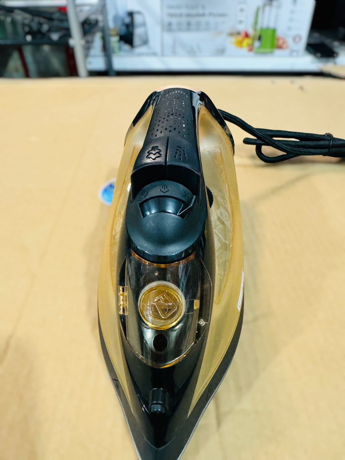 GEEPAS 1800W Steam Iron-7783